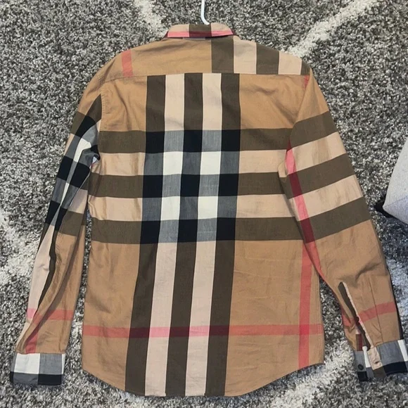 Burberry men’s Medium button up- Excellent condition
